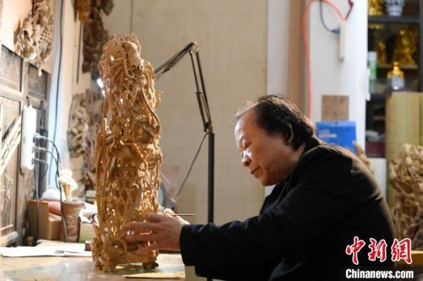 掌牛宝 潮州木雕：伴潮水而生，随潮商出海