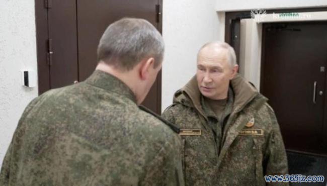 俄乌局势关键时刻 普京穿上军装 彰显战时统帅角色